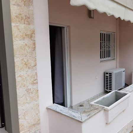 אתונה Comfy Apartment With Low Ceiling Attic מראה חיצוני תמונה