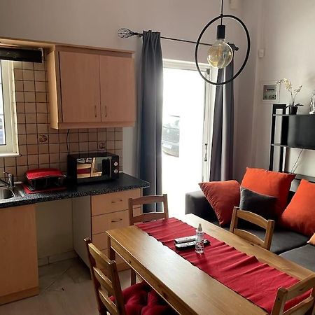 אתונה Comfy Apartment With Low Ceiling Attic מראה חיצוני תמונה