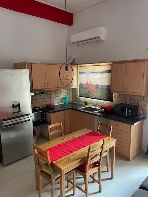 אתונה Comfy Apartment With Low Ceiling Attic מראה חיצוני תמונה