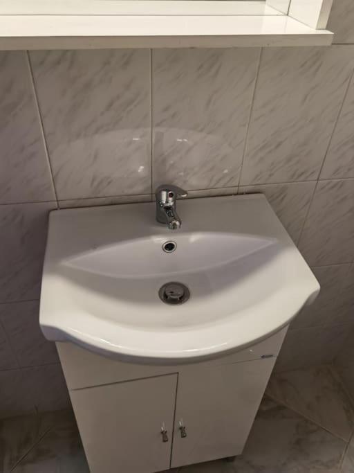 אתונה Comfy Apartment With Low Ceiling Attic מראה חיצוני תמונה