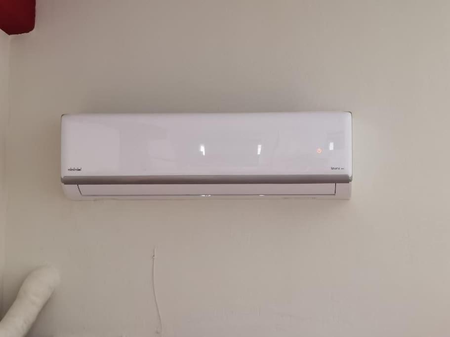 אתונה Comfy Apartment With Low Ceiling Attic מראה חיצוני תמונה