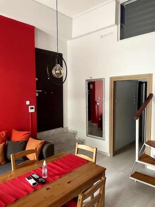 אתונה Comfy Apartment With Low Ceiling Attic מראה חיצוני תמונה