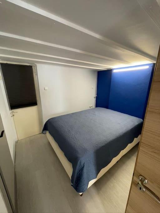 אתונה Comfy Apartment With Low Ceiling Attic מראה חיצוני תמונה